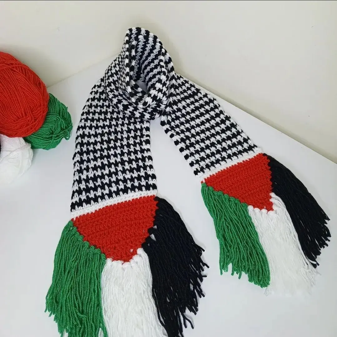 Koufiyeh shoulder scarf
